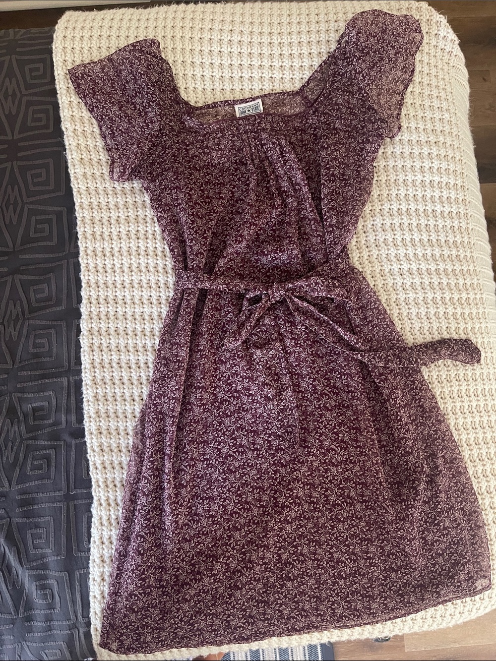 Converse One Star Darling Burgundy & Cream  Print Flutter Sleeve Dress XS